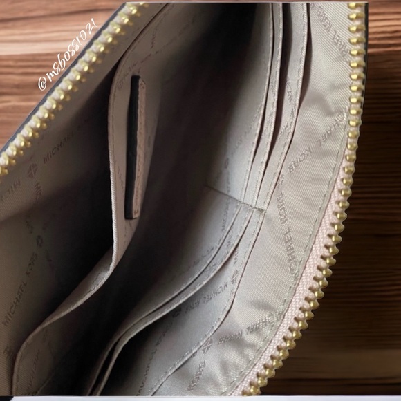 Michael Kors Pink/Ballet Large Zip Wristlet BRAND NEW - Picture 2 of 2